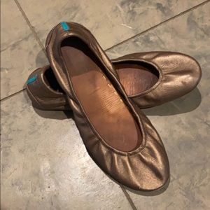 Metallic gold tieks - size 10.